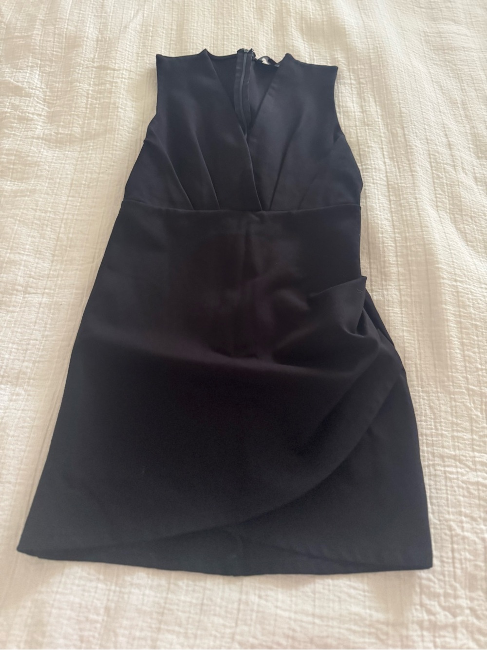 Lulu's Black Sleeveless V-Neck Mini Sheath Dress Md
